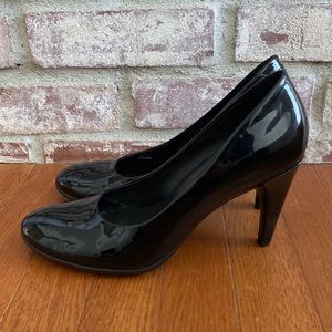 Genuine patent leather Ecco heel pumps